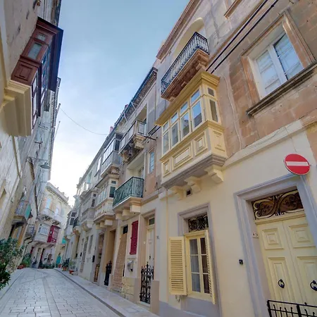 Victory In With Traditional Maltese Charm By 360 Estates 비르구