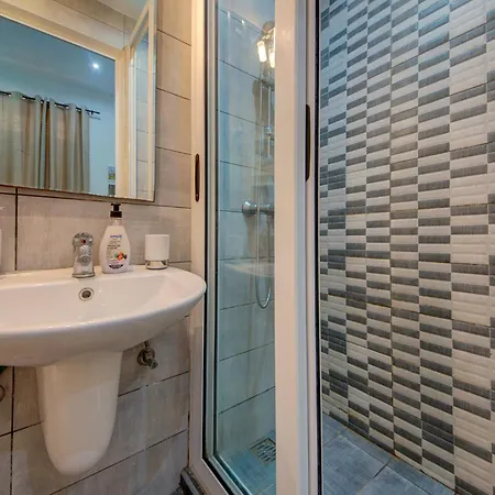아파트 Victory In With Traditional Maltese Charm By 360 Estates