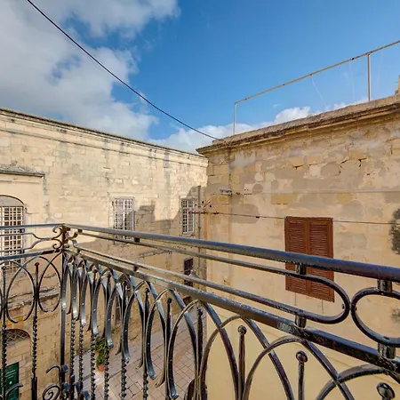 Daire Victory In With Traditional Maltese Charm By 360 Estates *